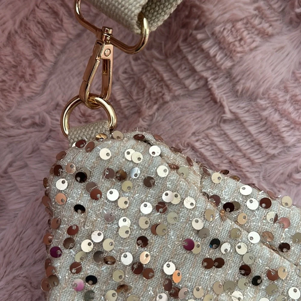 New Crossbody Bag, Fanny Pack with 2 pockets - Picture 4 of 7